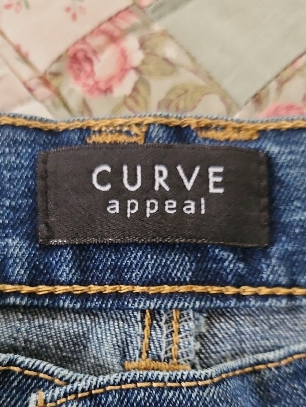 Curve Appeal - Mid-rise Relaxed Fit Jeans- Size 4/27 - Picture 8 of 11